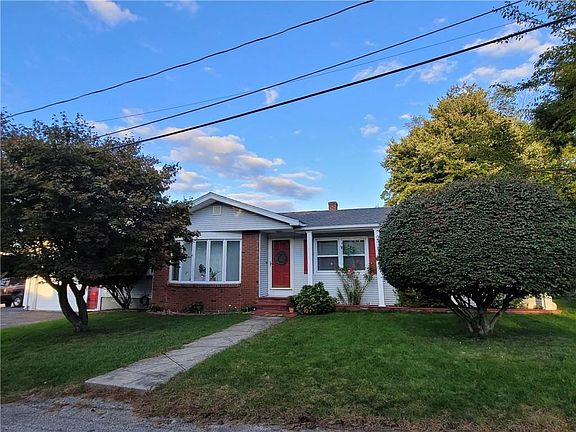 2nd image of 6 Carol Ann Dr