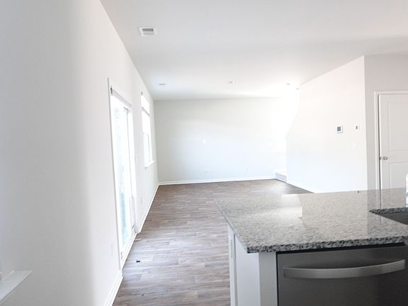 2nd image of 436 Cedarview Rd
