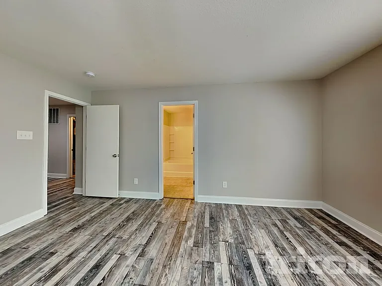 451 Presidents Ct — Photo 7