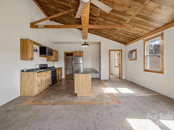 3rd image of 1487 Hayes Rd