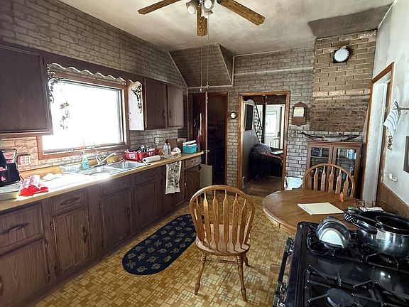 4th image of 506 Willis Ave