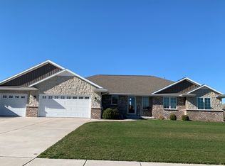1524 Red Maple Rd, De Pere, WI 54115