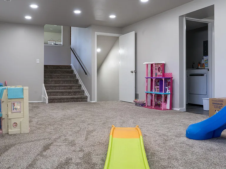 1527 N 1400 W — Photo 16