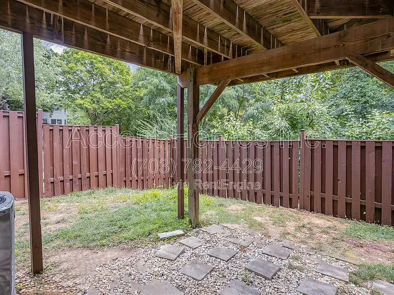 7301 Castleberg Ct — Photo 31