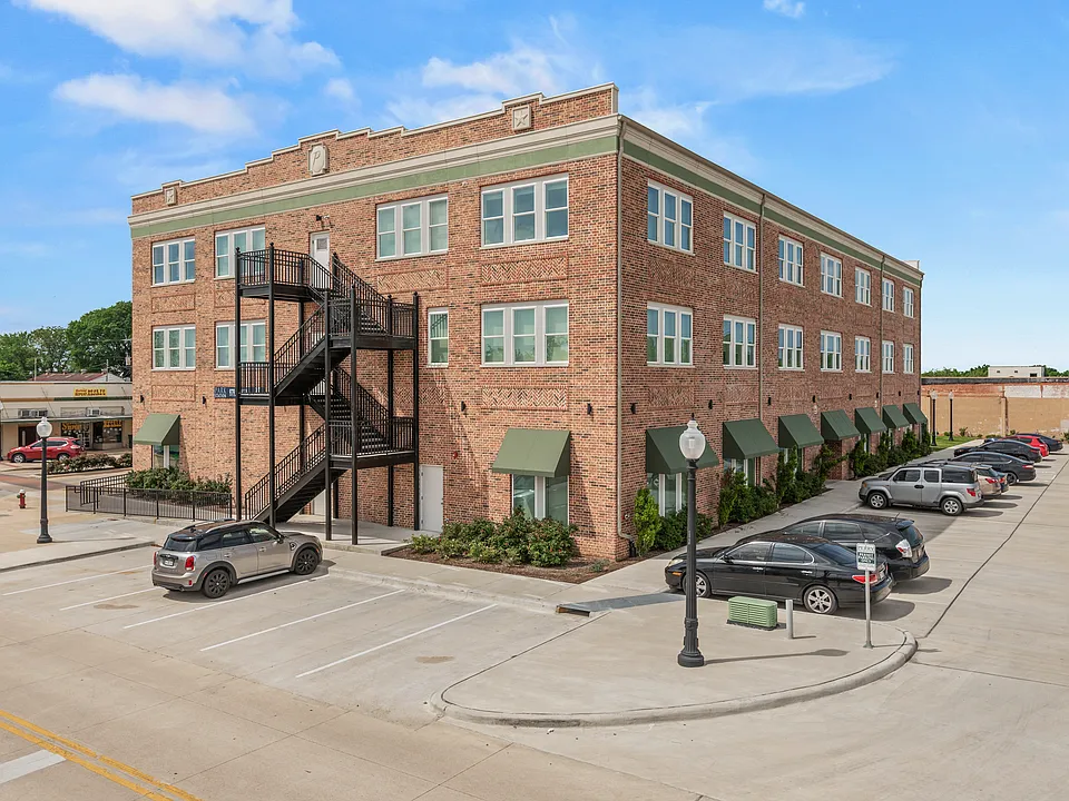 204-401 N Main St