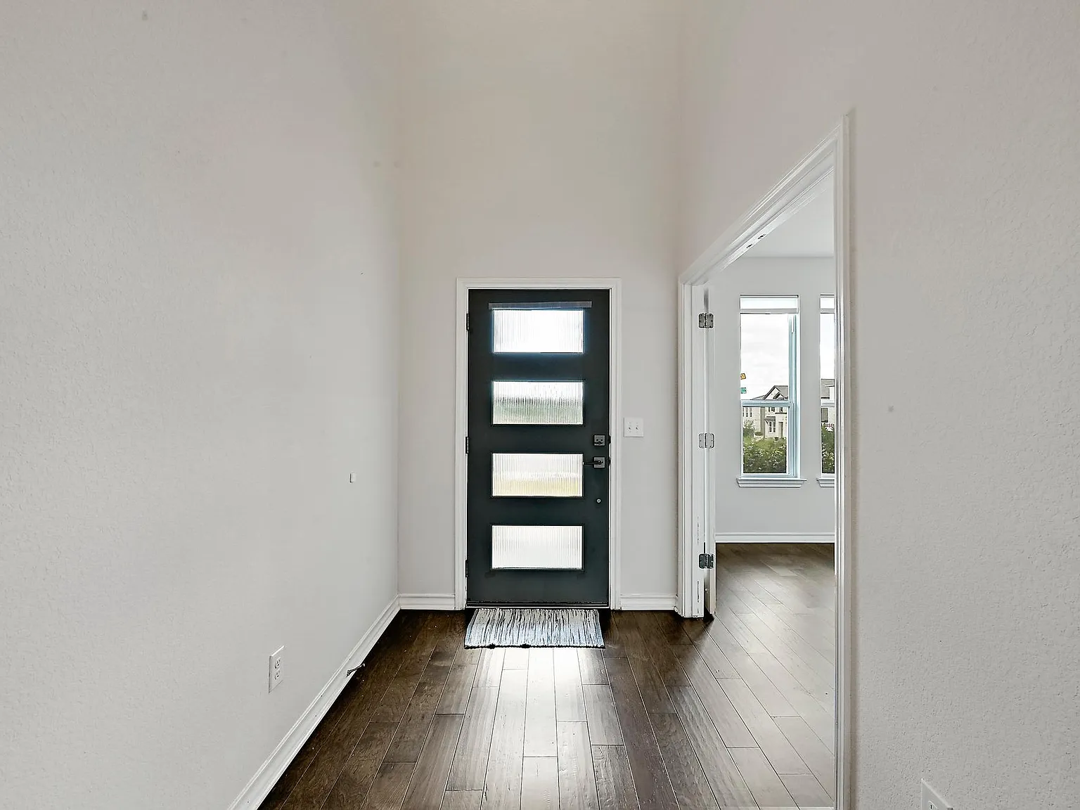 5 bed, 3.0 bath, 2920 sqft, $2,700 — Photo 4