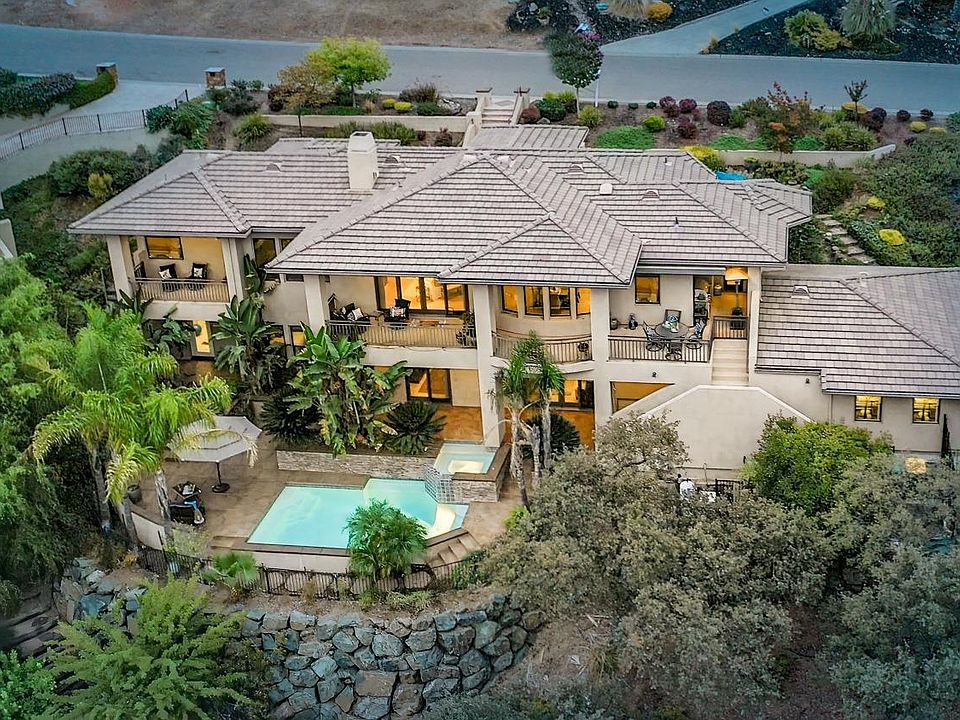 2nd image of 2237 Outrigger Dr