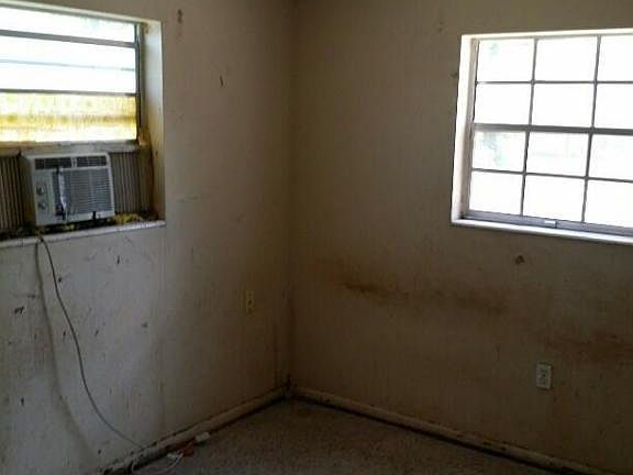 4th image of 1245 Cornwall Dr