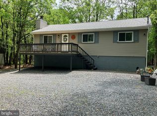 42 Hillcrest Dr, Albrightsville, PA 18210