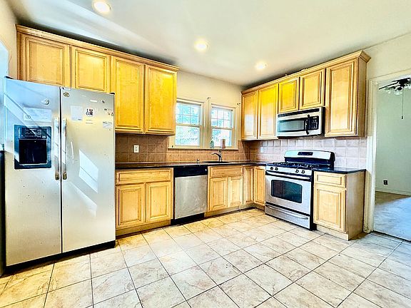 4th image of 210-42-26 Avenue 1