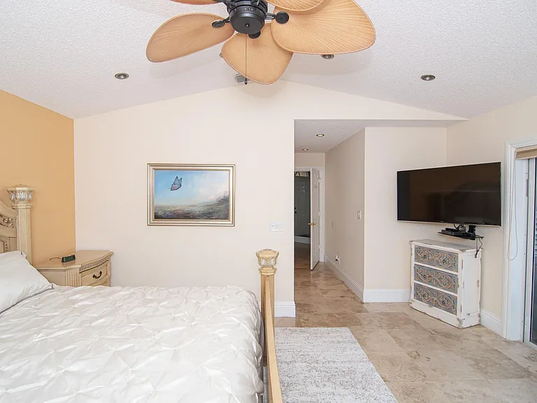8410 Brussels Way — Photo 15