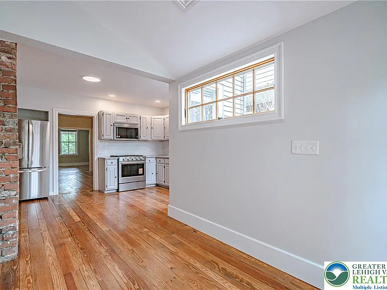 239 E Church St — Photo 18
