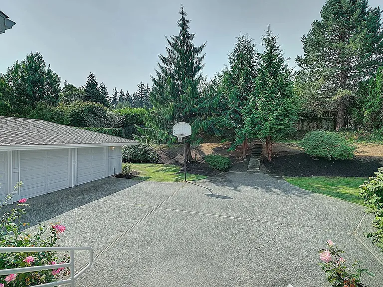 9025 NE 26th St — Photo 29