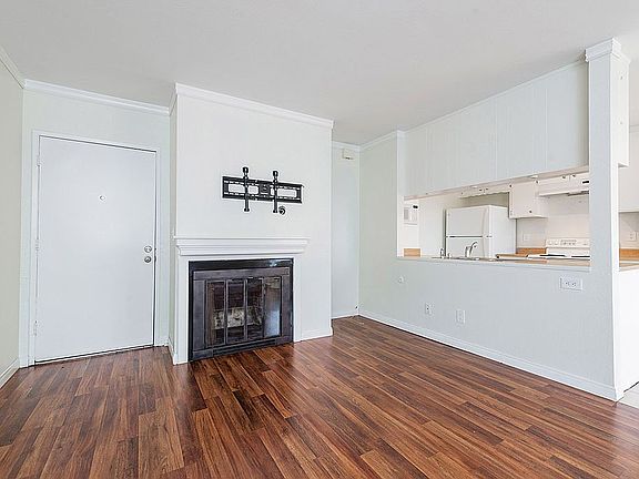 2nd image of 4533 Bancroft St Unit 7
