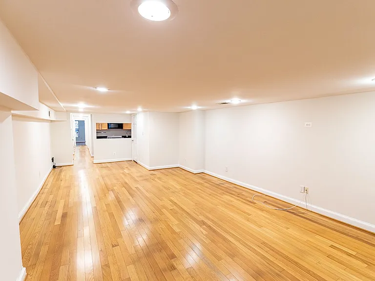 1350 Kenyon St NW — Photo 6
