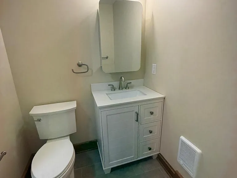 121 E Union St — Photo 35