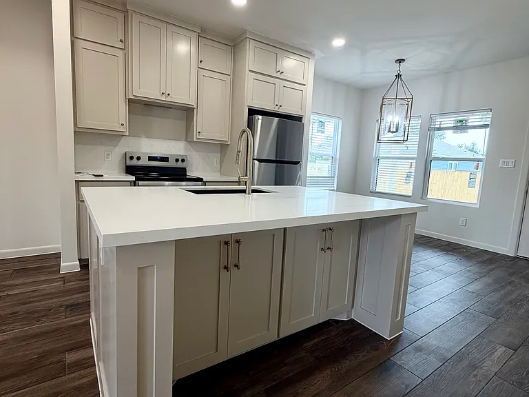802 W Butler St — Photo 3