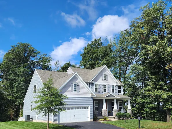 21 Ascot Dr, Shrewsbury, PA 17361