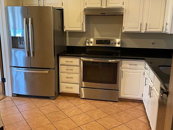 3rd image of 1615 Oakdale Ave APT 2