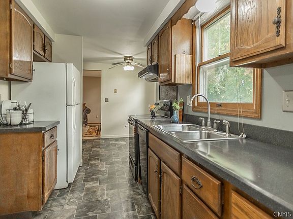 2nd image of 78 Windebank Ln