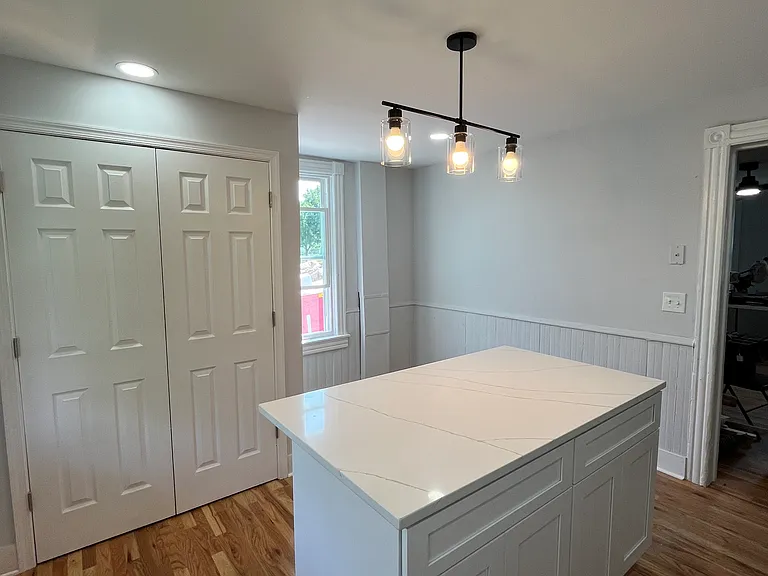 214-216 W Madison St #217 — Photo 2