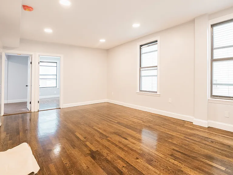 344 Saratoga St #2L — Photo 5