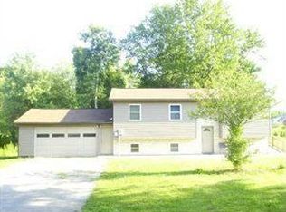 10 Albion Ln, Grove City, PA 16127
