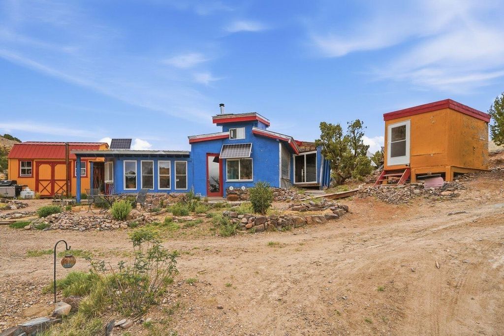 34 White Wolf Rd, Cerrillos, NM