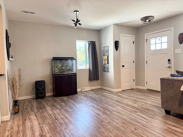 1614 Alexander Cir — Photo 2