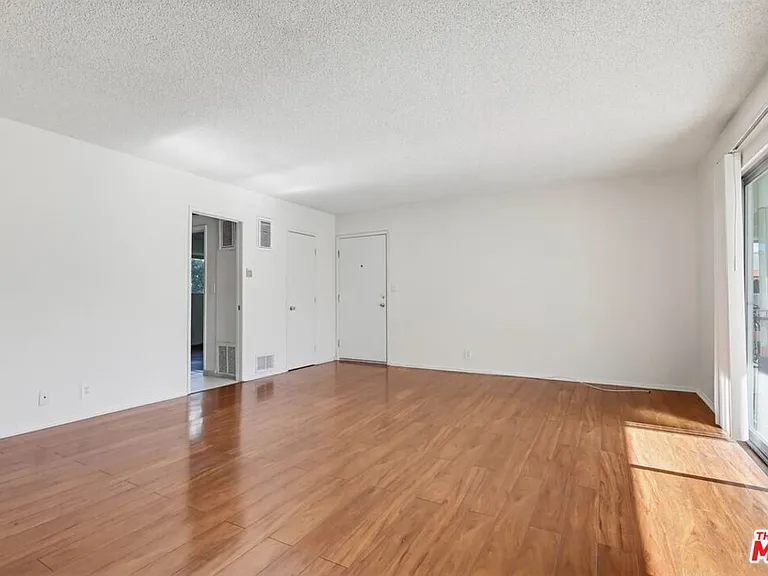 515 N Alfred St #206 — Photo 2