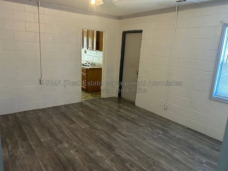 923 Cleveland St — Photo 2