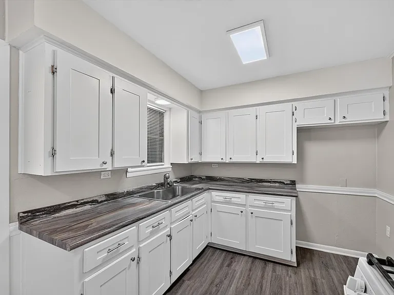 208 D St — Photo 3