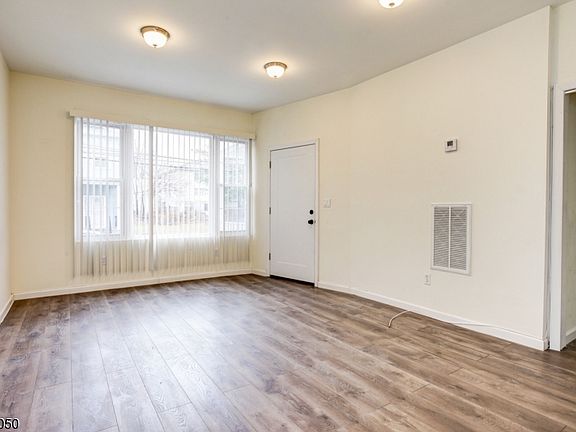 5th image of 36 Brookdale Ave #1