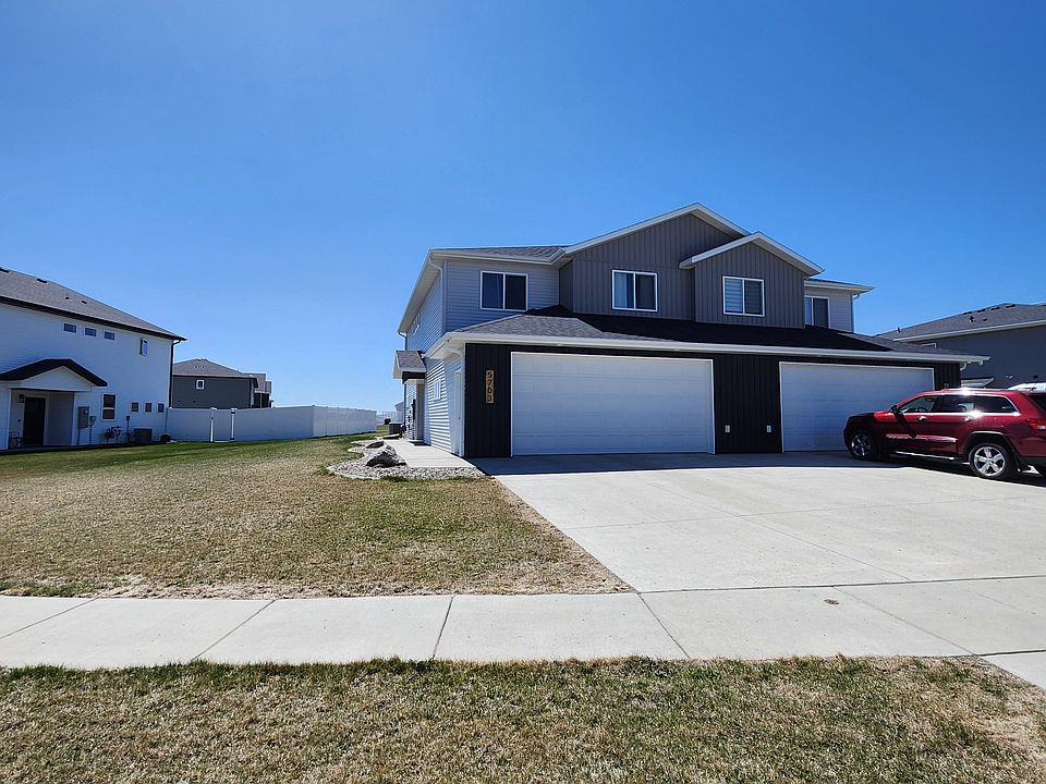 Beautiful twin home in Silver Ranch, near Silver Ranch Elementary School.