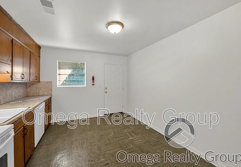 2020 High School Rd #H — Photo 12