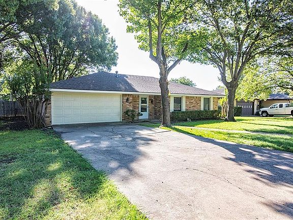2nd image of 108 Hillside Ln