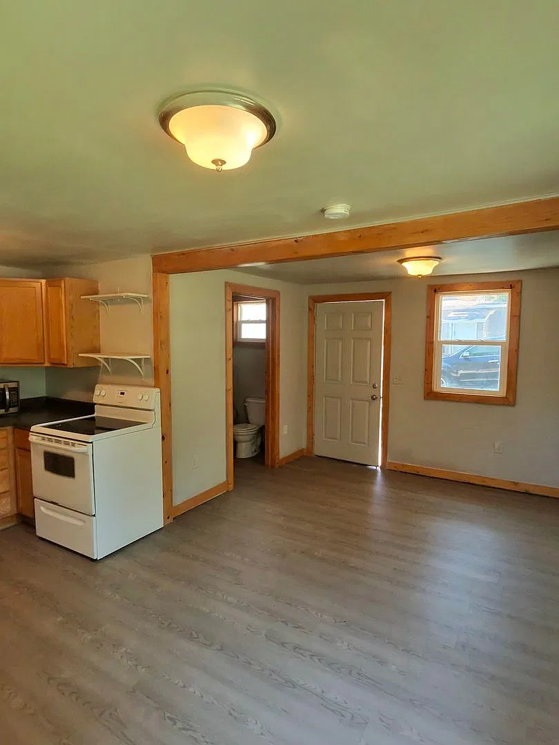 1620 E Grand Ave — Photo 2