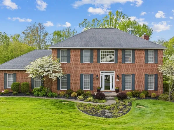 5601 Greenmont Pl, Vienna, WV 26105