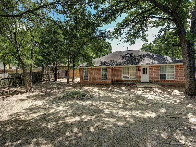 2404 Jaguar Ct — Photo 9