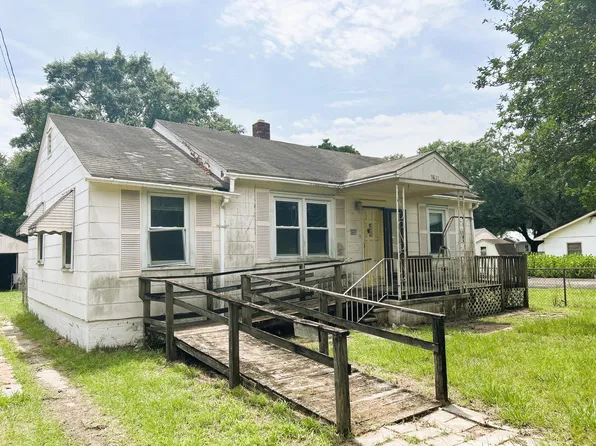 5827 Moore St, Hanahan, SC 29410
