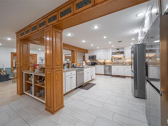 2nd image of 2264 Wurtz Rd