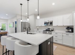 622 Pointe Dr, Walled lake, MI 48390