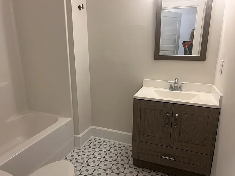 712 Benson Ave — Photo 7