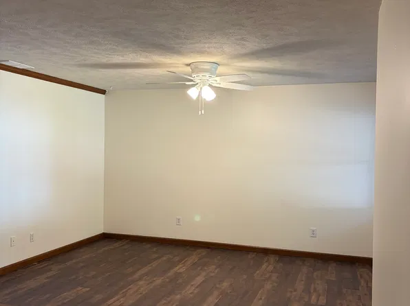 3300 Ashley Ln, Springfield, IL 62711