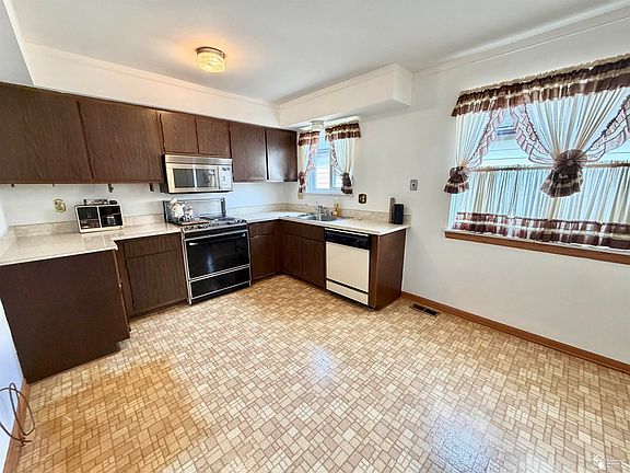 4th image of 25920 Reeck Rd