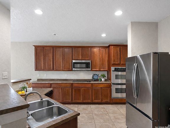 5th image of 145 SPRINGTREE GATE