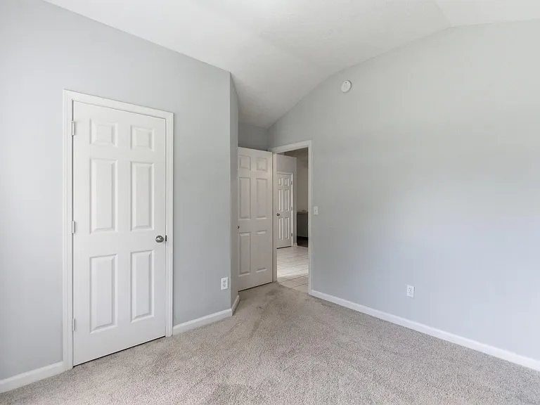 752 Rosslyns Dl — Photo 9