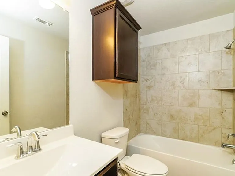 945 Cypress Ml — Photo 13