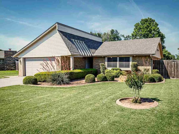 108 SE Sungate Blvd, Lawton, OK 73501