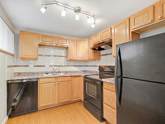 2nd image of 1639 Race St APT 104